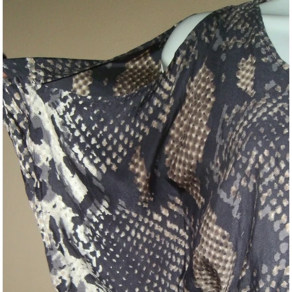 Express Small Blouse - Picture 3 of 4